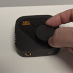 IK Multimedia ARC On‑Ear Aluminium Gehäuse